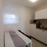 Apartment Milat *