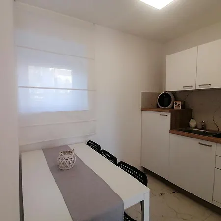 Apartment Milat *